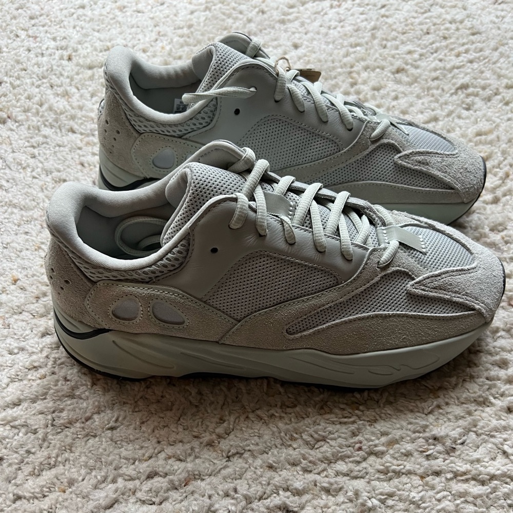 Yeezy Boost 700 Salt (Adidas)